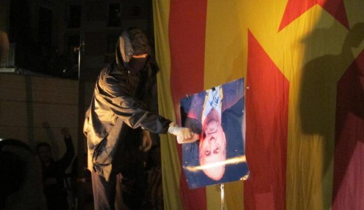 La Justicia europea sentencia que quemar fotos de los reyes es libertad de expresión