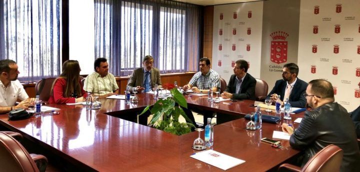 Empleo afianza la cultura preventiva con los representantes sindicales y empresariales de La Gomera