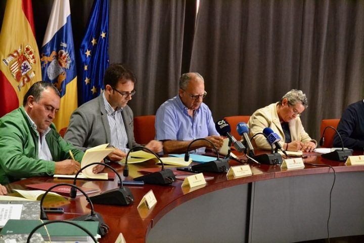 El Cabildo y los ayuntamientos de La Gomera suscriben el convenio para el servicio insular de recogida selectiva