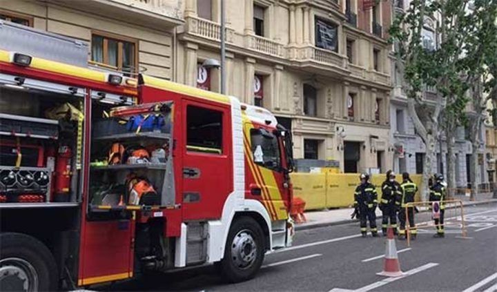 Dos trabajadores de la construcción desaparecidos en el derrumbe de un edificio en reforma en el centro de Madrid