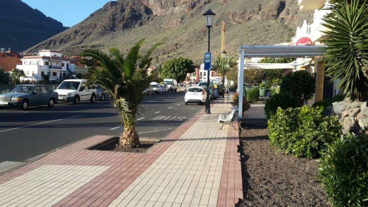 Sí se puede consigue el acuerdo del Pleno para que se construya marquesinas de guaguas en parte baja de Valle Gran Rey