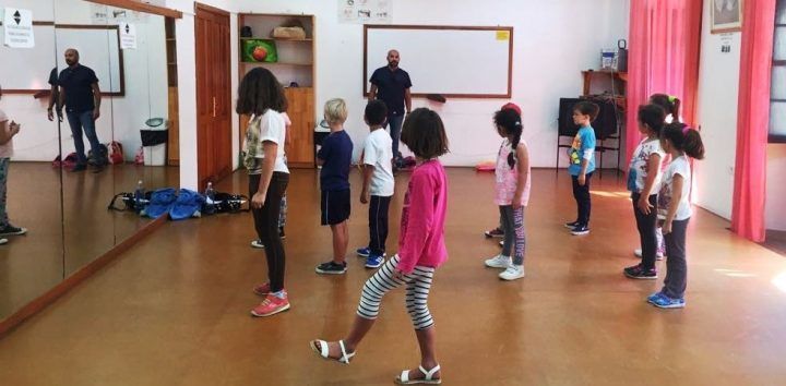 El Taller de Hip Hop organizado por el Ayuntamiento de Valle Gran Rey comenzó ayer con más de 80 inscritos