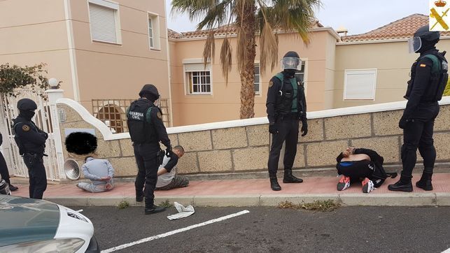 La Guardia Civil desarticula un grupo criminal que robaba por las mañanas en viviendas de Tenerife