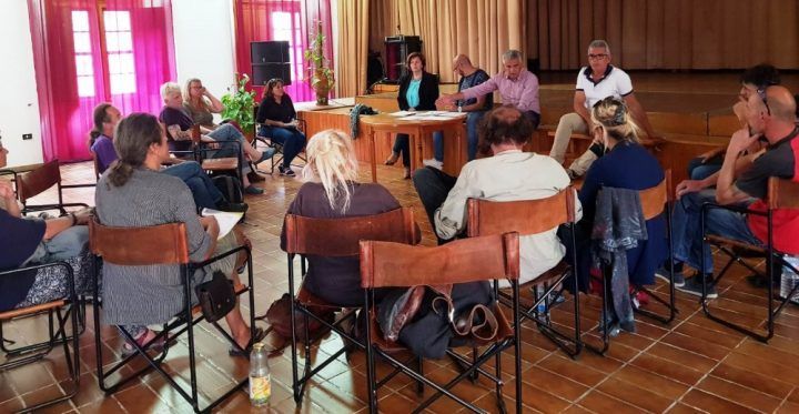 El Ayuntamiento de Valle Gran Rey se reúne con los representantes del mercadillo
