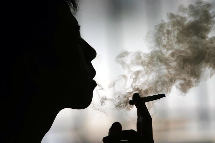 Las personas con sobrepeso y obesidad tienen mayor riesgo de fumar