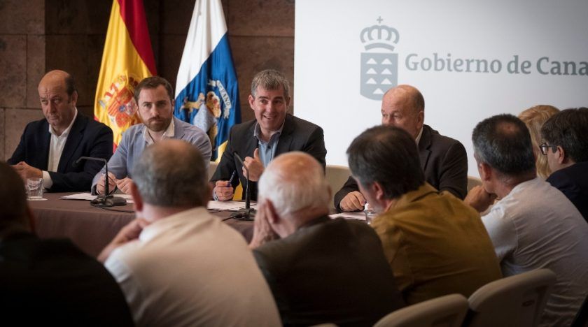 Clavijo convoca un encuentro multidisciplinar para “multiplicar esfuerzos” en la difusión y enseñanza de los deportes autóctonos