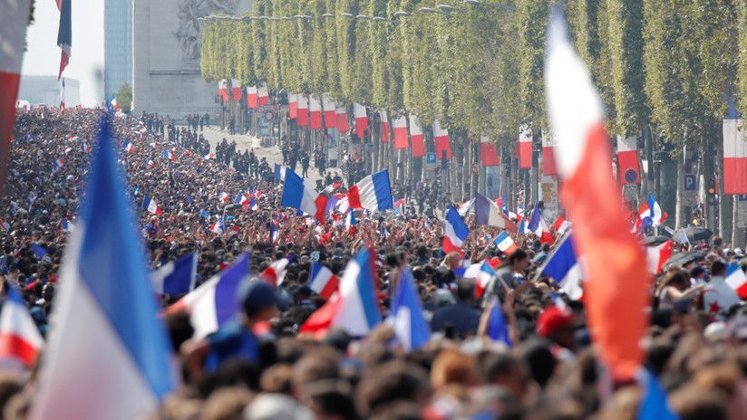 Desfile de la victoria en París para celebrar triunfo de Francia en el Mundial