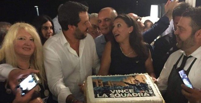 El ministro de Interior, Salvini salió de fiesta en la noche de la tragedia de Génova