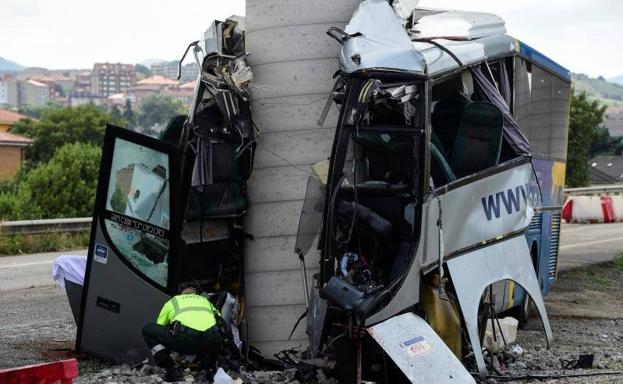 Al menos cinco muertos y 16 heridos en un accidente de autobús en Avilés