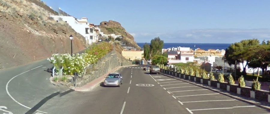 Las obras en la Calle Santiago Apóstol obligan a prohibir el estacionamiento en esta vía