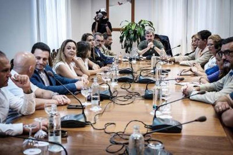 Clavijo pide una «respuesta solidaria a las autonomías» para atender a los menores migrantes no acompañados