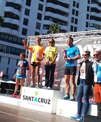 Ralf Zink campeón M-55 en la media, y Oscar Hernandez, 11 absoluto en los 8 km en la maratón de Santa Cruz.