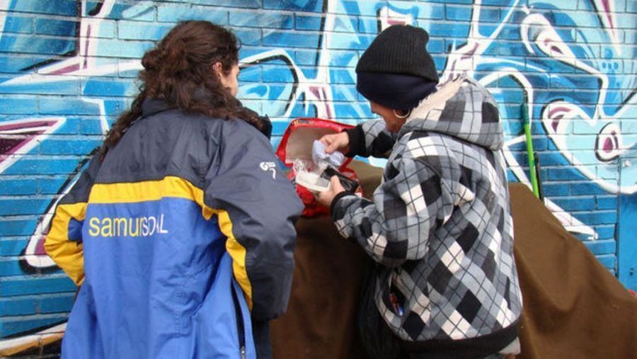 Trabajadores sociales a pesar de los recortes: «Traemos folios», «doblamos turnos», «la gente da lo mejor de sí»