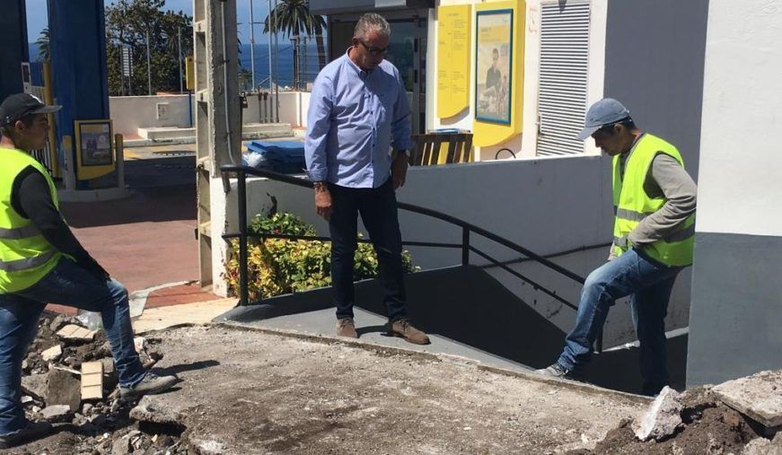 El Cabildo elimina barreras arquitectónicas en varios tramos de la GM-1 en su acceso a Valle Gran Rey