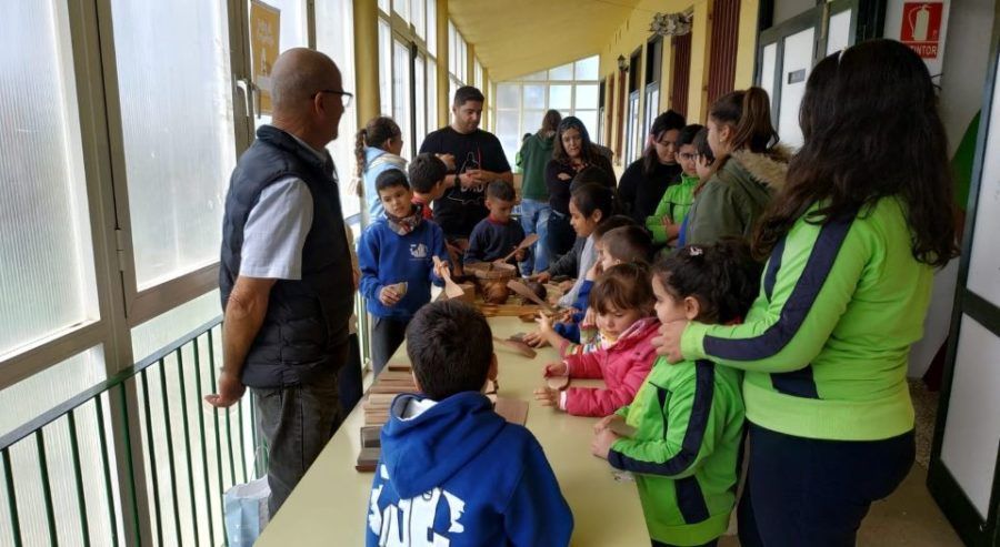 La Gomera celebra el Día Internacional del Artesano con una jornada de aprendizaje para escolares