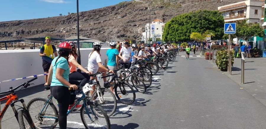 El ‘III Triatlón Escolar de Playa de Santiago’ aumentó en esta edición los 160 alumnos participantes