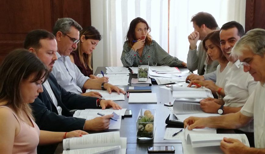 La alcaldesa de Santa Cruz de Tenerife firma los nombramientos de los tenientes de alcaldesa y fija las áreas de Gobierno