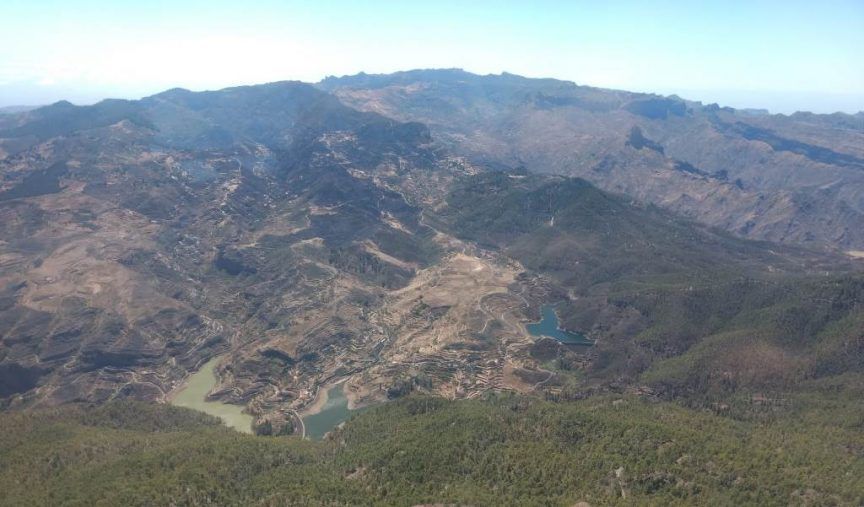 El Gobierno de Canarias declara controlado el incendio forestal de Gran Canaria y mantiene el Nivel 2