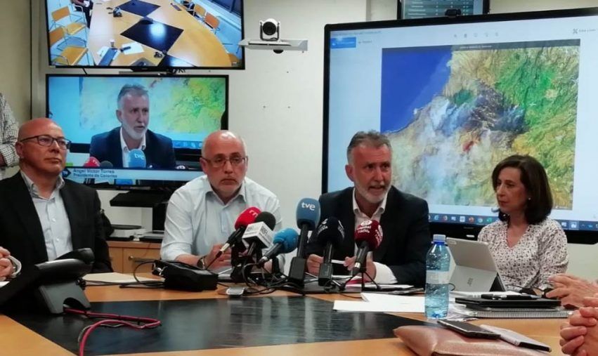 Ángel Víctor Torres: «Cuando la gente vuelve a sus casas significa que estamos venciendo al fuego»