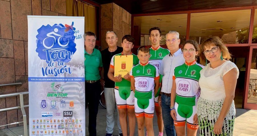 El ‘Tour de la ilusión’ cierra su recorrido por La Gomera con una recepción en el Cabildo