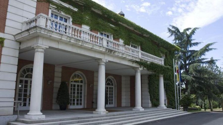 Comisiones Obreras demandará al Gobierno por el despido de 30 camareros de Moncloa que no pueden cobrar el paro