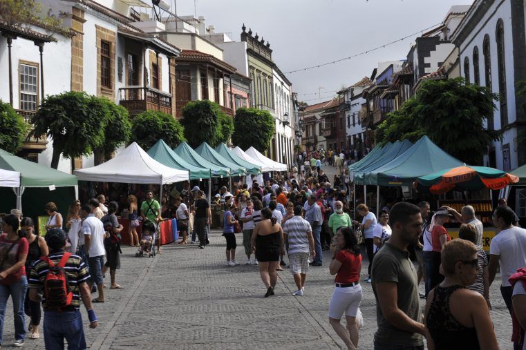 El Gobierno prevé un ligero repunte comercial en las rebajas con un gasto medio por canario de 300 euros