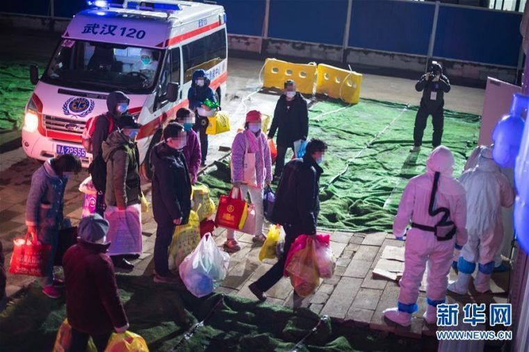 China: Hospitales temporales en funcionamiento a medida que más equipos médicos llegan a Wuhan