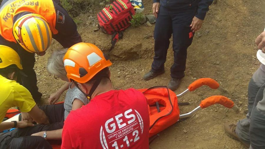 Un helicóptero del GES rescata a una senderista herida en La Gomera