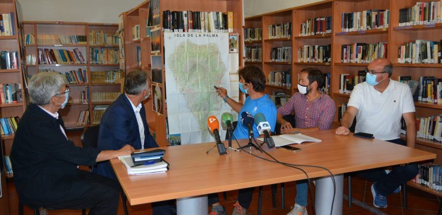 Ocho medios aéreos y más de 400 efectivos intervienen en el dispositivo de extinción del incendio forestal de La Palma