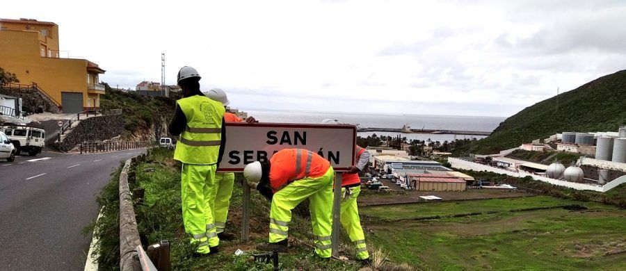 El Cabildo de La Gomera inicia la renovación de la señalética en las vías insulares