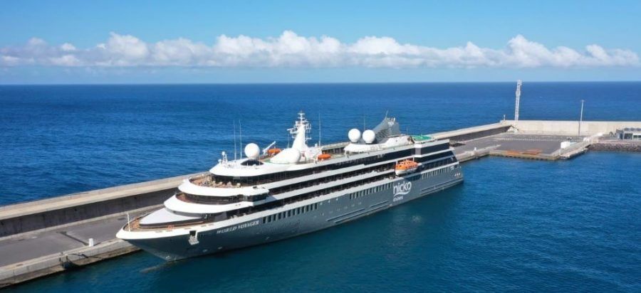 El Puerto de Vueltas en Valle Gran Rey recibe el primer crucero postcovid
