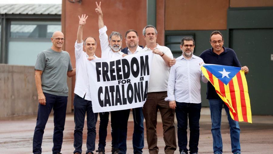Los presos del procés salen en libertad tras recibir los indultos
