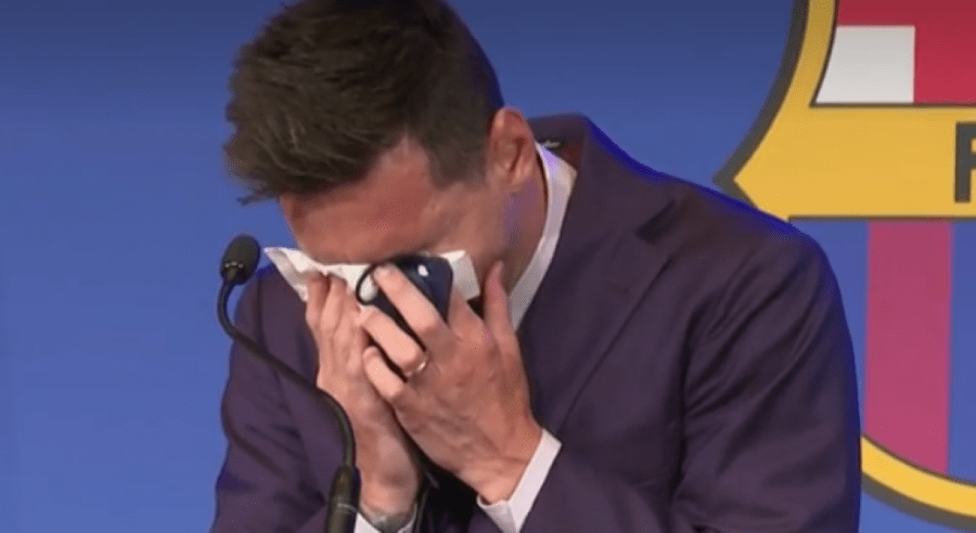 Leo Messi rompe a llorar en su despedida del FC Barcelona: «Es el momento más difícil de mi carrera»