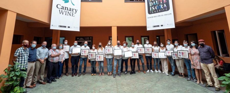 La cuarta promoción de sumilleres del Campus del Vino de Canarias recibe sus títulos