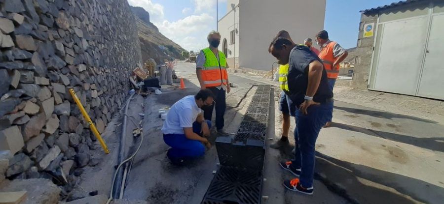 Reyes, el Alcalde de San Sebastián, visito una obra de drenaje de pluviales en su pueblo