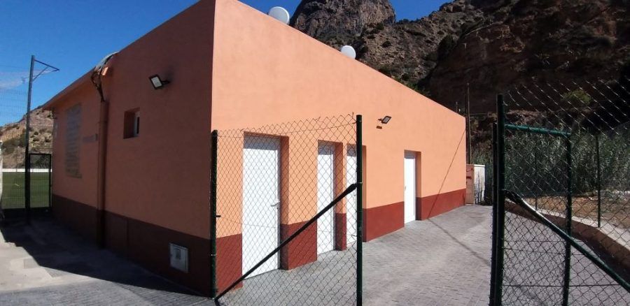 Coello estrena en Vallehermoso baños publicos con salubridad en el campo de futbol con fondos Feader