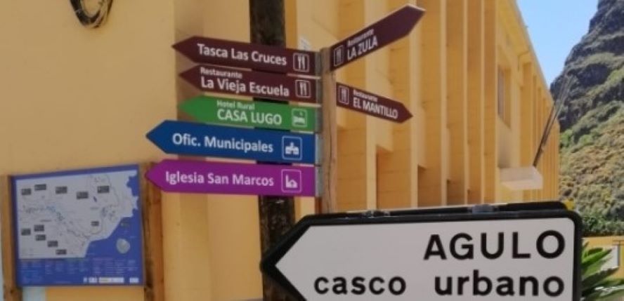 Agulo mejora y renueva la señalización informativa del municipio