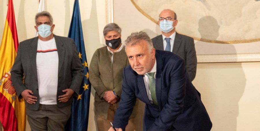 Torres suscribe los cinco primeros convenios del Plan Extraordinario de Empleo y Formación para La Palma, que permitirán contratar a 1.675 personas