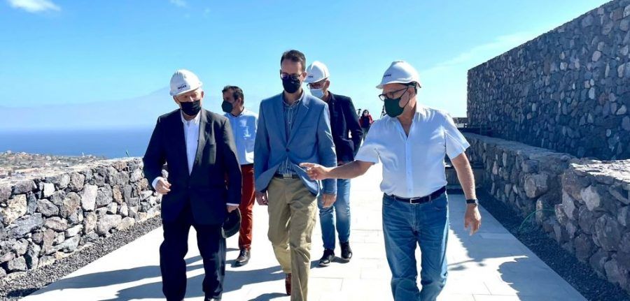 Avanzan los trabajos para la colocación del Sagrado Corazón en el Mirador de El Cristo en San Sebastián de La Gomera