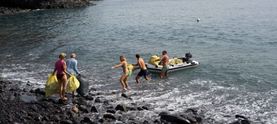 Aglayma Ecológica finaliza su acción continuada de reciclaje en la playa de La Guancha