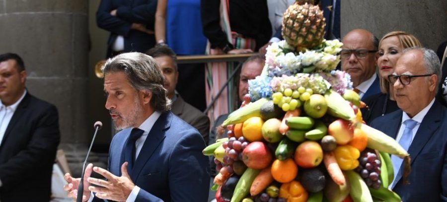 El Ramo de Arure visita por primera vez el Parlamento de Canarias