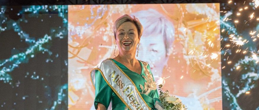 Vallehermoso corona a Ana María Morales Ramis como Reina de los Mayores