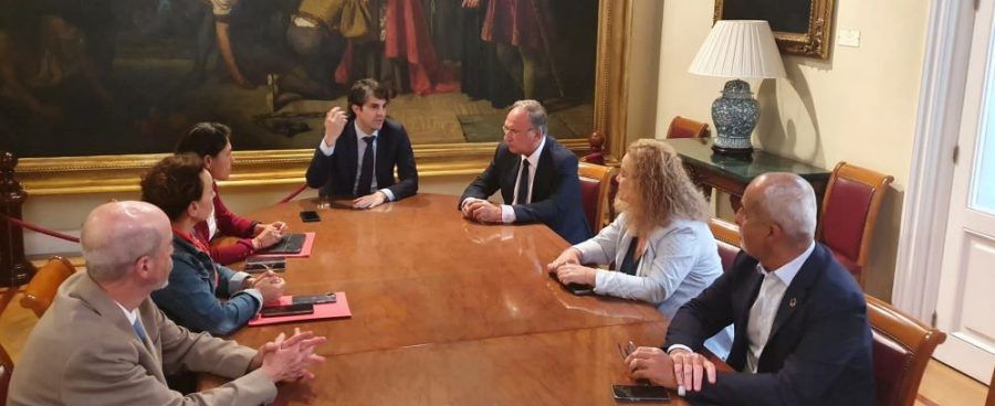 El grupo de senadores socialistas de Canarias se interesa por las aportaciones de la ZEC al proceso de recuperación