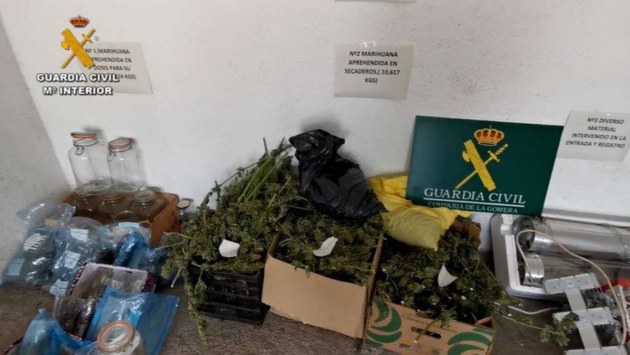 La Guardia Civil detiene a una mujer en Hermigua (La Gomera) por tener 12 kilos y 58 plantas de marihuana ademas de térmicos para el secado