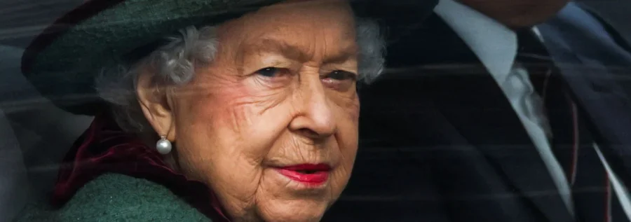La reina Isabel II, «bajo supervisión médica» en Balmoral tras saltar las alarmas por su salud
