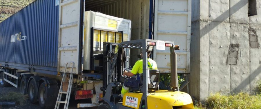 Cabildo de La Gomera y Ecoembes mejoran la recogida selectiva en la isla con 44 nuevos contenedores amarillos y azules