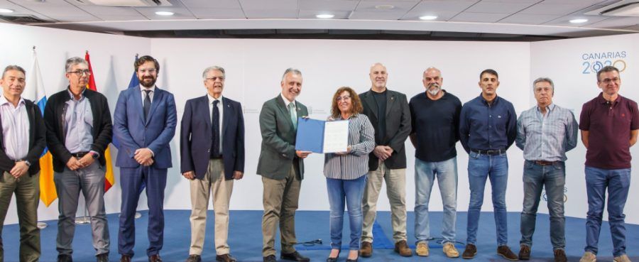 El presidente de Canarias firma del acuerdo con los sindicatos para la estabilización y reducción de la temporalidad en el empleo público