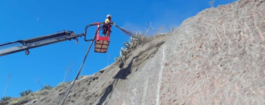 El operativo en las carreteras de La Gomera refuerza las tareas de conservación con un centenar de actuaciones