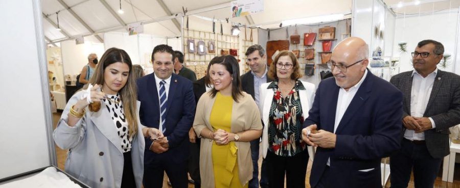 La Feria de Artesanía de Canarias abre sus puertas con 140 puestos de 53 oficios y con la mujer como protagonista