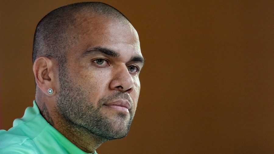 Denuncian al futbolista Dani Alves por presunta agresión sexual en Barcelona